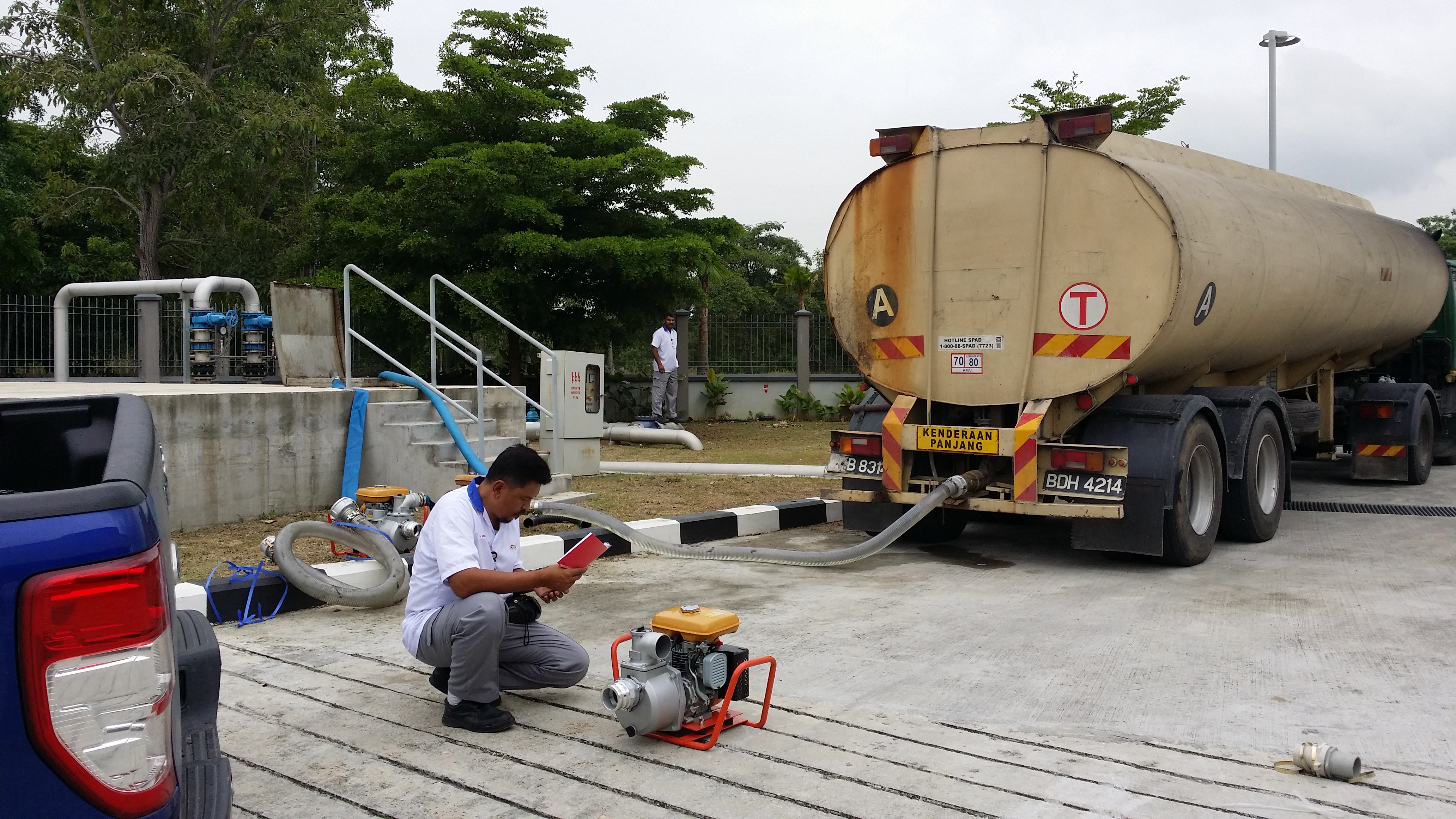 Terasek team managing a water delivery and hose transfer at a project site